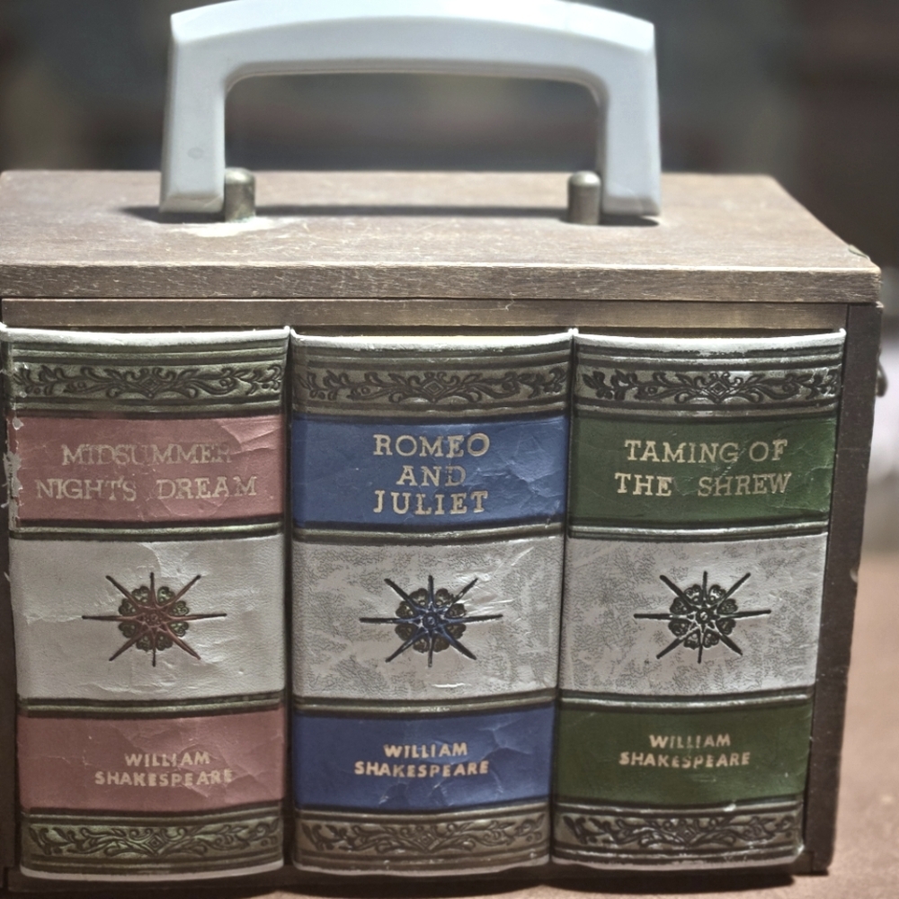 Source Unknown Red and Brown Decorative Box